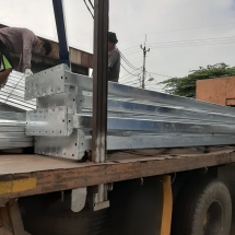 28 Material gerbang tol datang dari hotdeep galvanis (2)